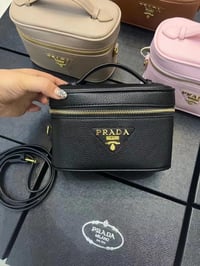 شنطة نسائية ماركة برادا - Image 2