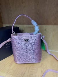 شنطة نسائية ماركة برادا - Image 4