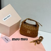 شنطة نسائية ماركة ميو ميو - Image 7