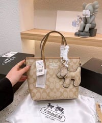 شنطة يد نسائية ماركة كوتش - Image 10