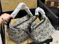 شنطة نسائية ماركة لويفي  - صورة 5