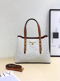شنطة نسائية ماركة مايكل كورس- m28  - صورة 2