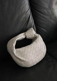 شنطة نسائية ماركة بوتيغا - صورة 3