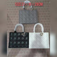 شنطة نسائية ماركة ديور - Image 4