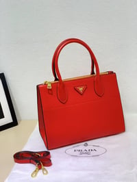 شنطة نسائية ماركة برادا - Image 4