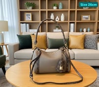 شنطة نسائية ماركة لويس فيتون  - Image 3