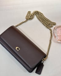 شنطة نسائية ماركة كوتش  - صورة 4