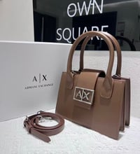 شنطة نسائية ماركة أرماني  - صورة 8