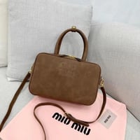 شنطة نسائية ماركة ميو ميو - Image 4