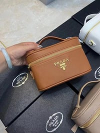 شنطة نسائية ماركة برادا - Image 4