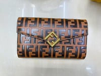 شنطة نسائية ماركة فيندي  - صورة 3