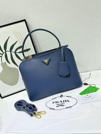 شنطة نسائية ماركة برادا - صورة 2