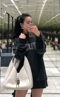 شنطة نسائية ماركة جيفنشي  - صورة 2