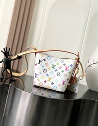 شنطة نسائية ماركة لويس فيتون  - Image 6