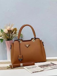 شنطة نسائية ماركة برادا - Image 2