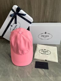 كاب ماركة برادا - صورة 3