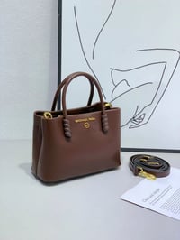 شنطة نسائية ماركة مايكل كورس - صورة 9