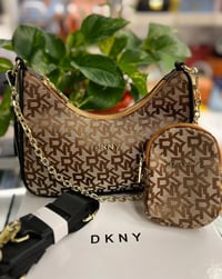 شنطة نسائية ماركة دكني  - صورة 5