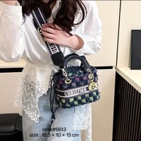 شنطة نسائية ماركة كريستيان باريس - Image 3
