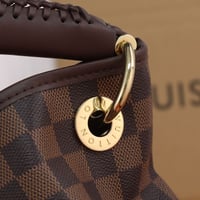 شنطة نسائية ماركة لويس فيتون  - Image 8