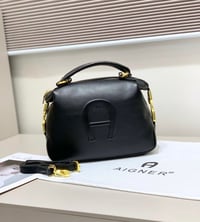 شنطة نسائية ماركة اقنر  - Image 7