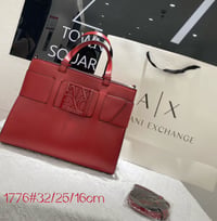 شنطة نسائية ماركة ارماني - Image 3