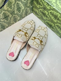 حذاء نسائي ماركة قوتشي - صورة 2