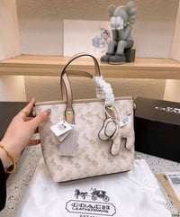 شنطة يد نسائية ماركة كوتش - Image 5