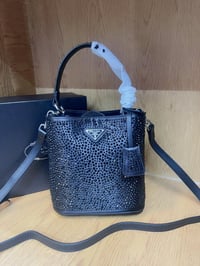 شنطة نسائية ماركة برادا - Image 2