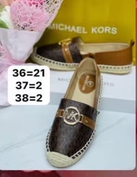 حذاء نسائي ماركة مايكل كورس  - صورة 2