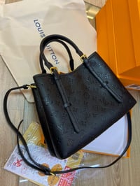 شنطة نسائية ماركة لويس فيتون  - Image 4