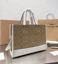 شنطة نسائية ماركة كوتش - Image 6