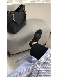 شنطة نسائية ماركة مايكل كورس - صورة 4