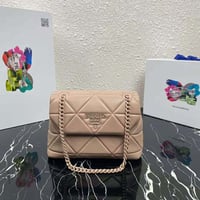 شنطة نسائية ماركة برادا  - Image 4