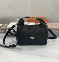 شنطة نسائية ماركة برادا - Image 4