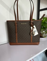 شنطة نسائية ماركة مايكل كورس -m16 - صورة 8