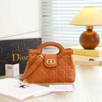 شنطة نسائية ماركة ديور - Image 5