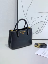 شنطة نسائية ماركة مايكل كورس - صورة 2