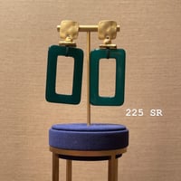 green earrings - صورة 1