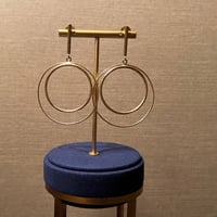 golden loops earrings  - صورة 2
