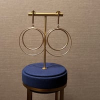 golden loops earrings  - صورة 3