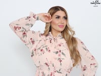 فستان غاية في الأناقة الوردي  المورد بربطة عنق - صورة 6