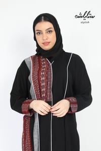 عباية اوركيدا كريب باللون الأسود - صورة 3