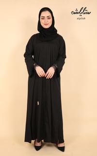 عباية كلاسيك مزينة بكريستال  - صورة 3