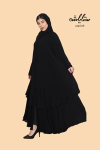 عباية كويتي باللون الأسود مطرزة - صورة 2