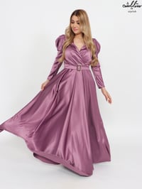 فستان ساتان أنيق باللون البنفسجي - صورة 2