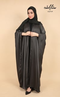 عباية بشت بكلفة ناعمة على الأكمام - صورة 2