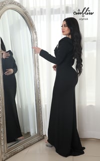 فستان أنيق باللون الأسود مزين بإكسسوار - صورة 18