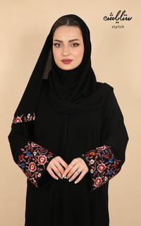 عباية ملكي باللون الأسود بتطريز على الاكمام  - صورة 6