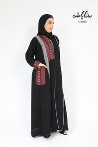 عباية اوركيدا كريب باللون الأسود - صورة 2